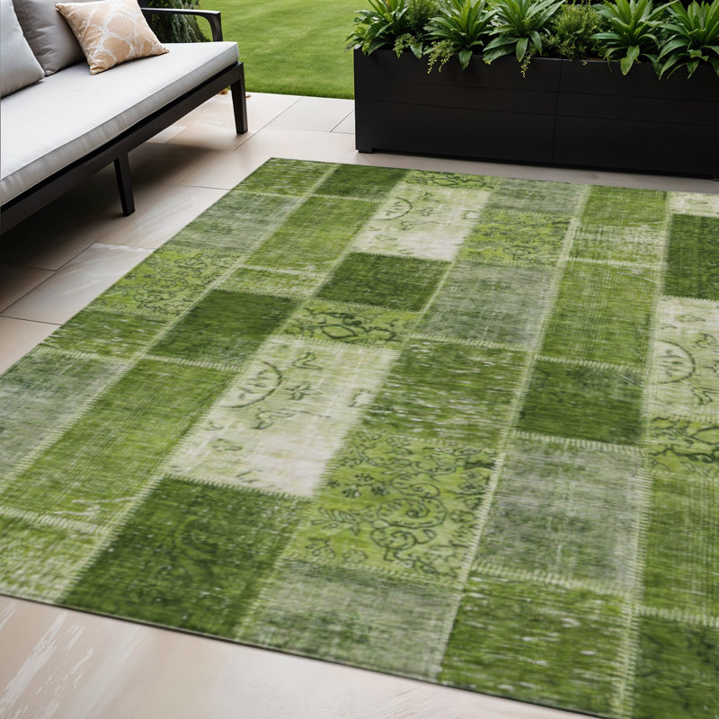 Tapis intérieur / extérieur vert olive et artichaut 5 pi x 8 pi HomeRoots