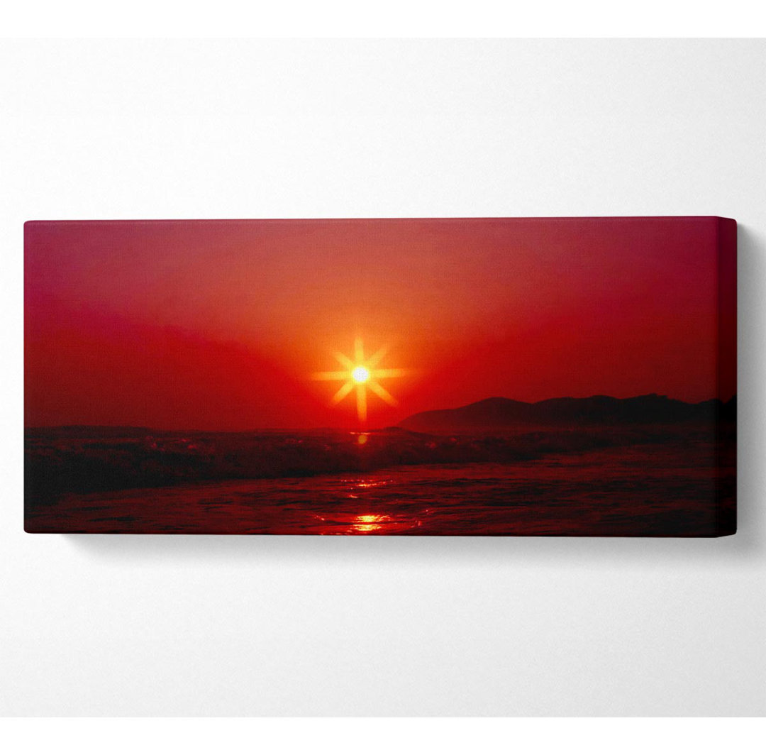 Sunstar Red - Panorama-Kunstdrucke auf Leinwand gerollt