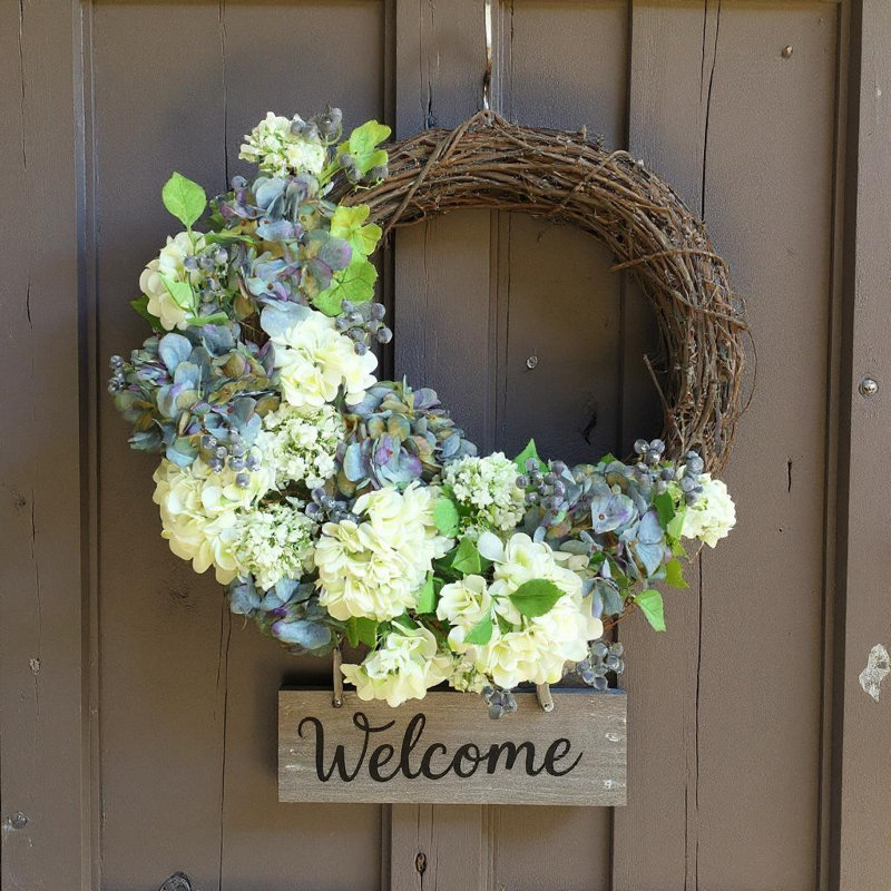 21'' Wreath with Hydrangeas and Berries