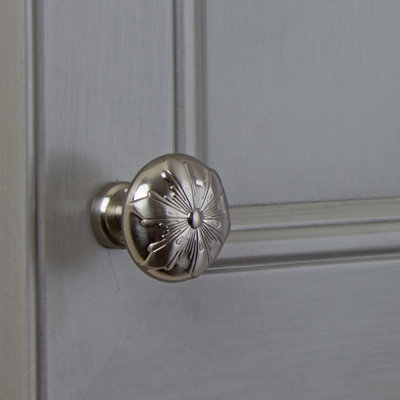 1 1/8" Diameter Round Knob