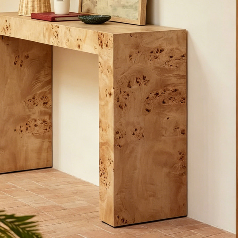 Console rétro de style français, 33.5" H x 63" W x 13.8" D