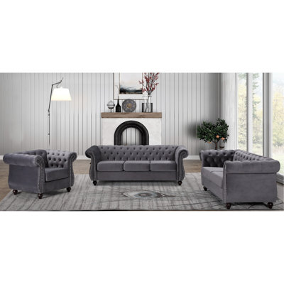 Ensemble de salon en velours concassé 3 pièces Chesterfield, canapé 3 places, causeuse 2 places et fauteuil simple, conception capitonnée à boutons avec accoudoirs roulés, pieds fuselés en bois, mousse haute densité
