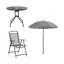 Ensemble de salle à manger 6 pièces pour l'extérieur avec table en verre trempé, chaises en filet pliables et parasol de terrasse à huit nervures pour un repas confortable en plein air.