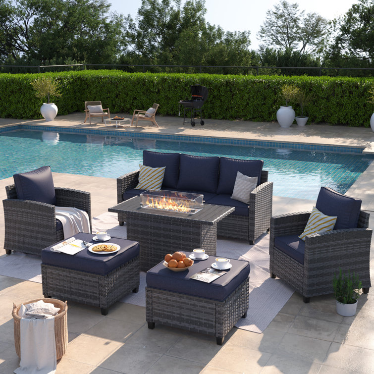 5-Person Outdoor Seating Group With Fire Pit Table