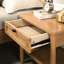Table de chevet avec tiroir simple et tablette en noyer - Option de rangement de chambre à coucher élégante