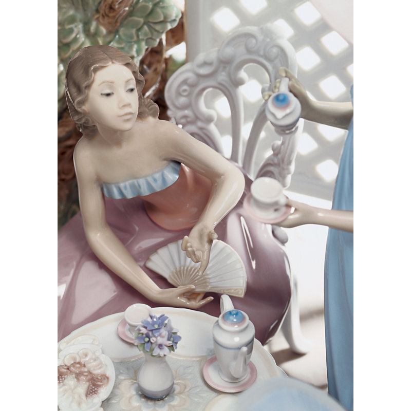 Tea in the Garden Women Statue