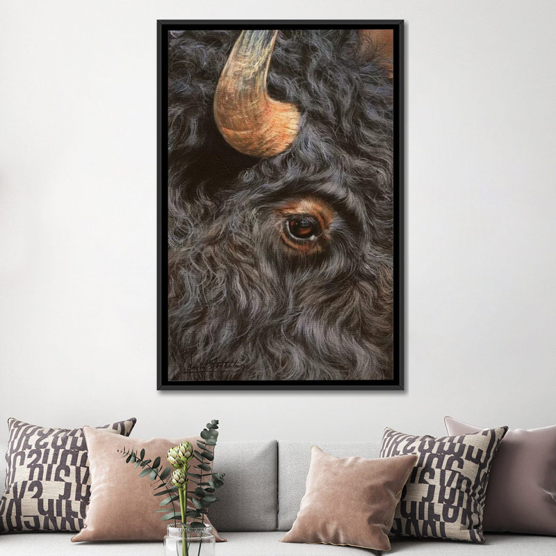 «Bison Close-Up» par David Stribble, impression sur toile tendue, H 26 po x l 18 po x P 1,5 po, Toile avec cadre noir