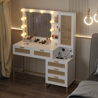 Meuble-lavabo moderne avec miroir réglable et station de charge intégrée