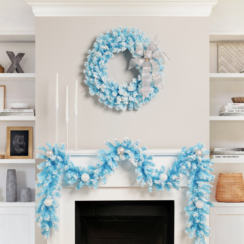 Guirlande de Noël en pin artificiel pré-éclairé avec flocons de 9 pi, Bleu ciel