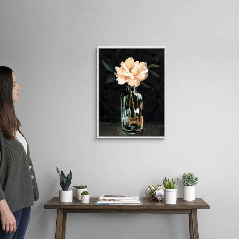 Reproduction d’art sur toile, "Dark rose arrangement I" par Emma Caroline, Cadre flottant blanc