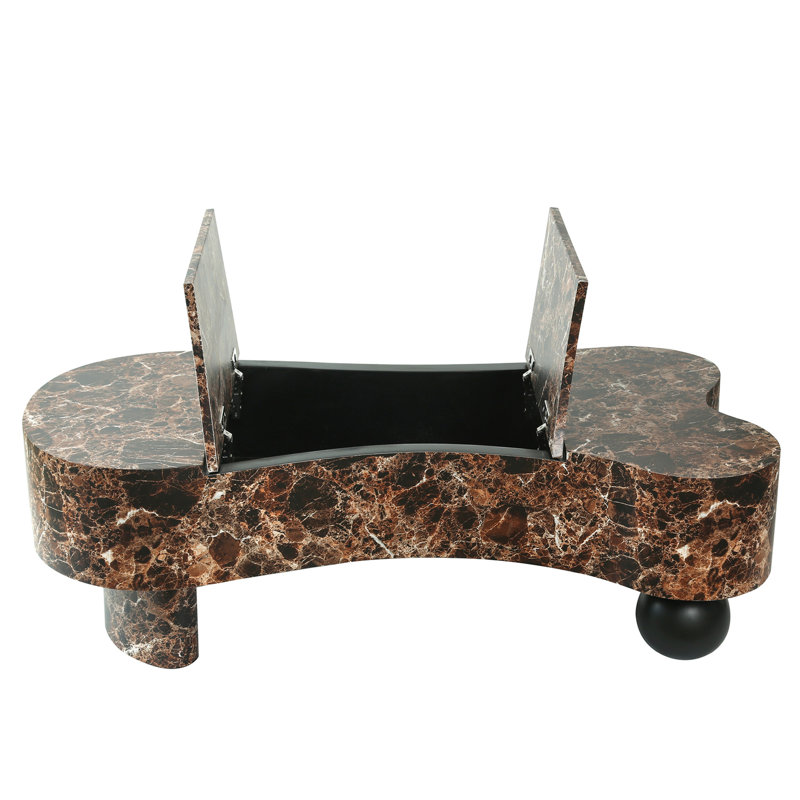 Table basse irrégulière moderne en faux travertin, plateau de table en faux marbre imitation bois, avec rangement caché et détails cannelés