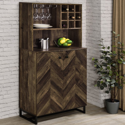 Armoire à vin rustique en chêne à 2 portes, motif à chevrons classique, support intégré pour 9 bouteilles et armoire de salle à manger à pieds industriels en chêne, 2 portes, façade, support, porte-verres à pied, bronze industriel