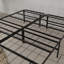 Plateforme de lit en acier noir pour très grand lit - installation de base en 5 minutes, supporte 2 000 lb, réduit le bruit de 14 po de hauteur, structure renforcée, aucun sommier requis-129628475
