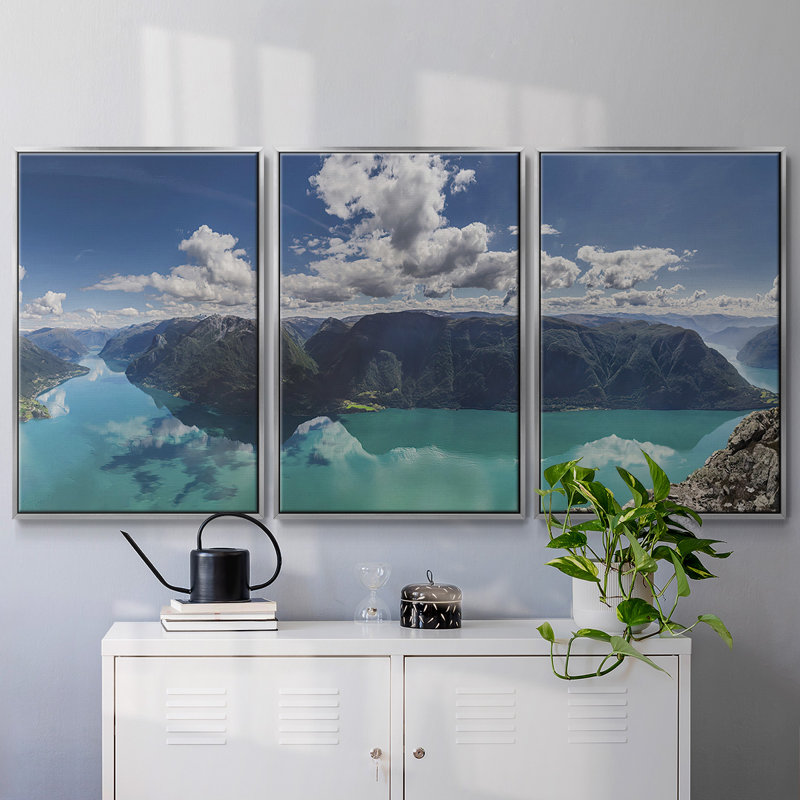 «Reflection I», reproduction sur toile 3 pièces, H 24 po x l 48 po x P 2 po, Argent