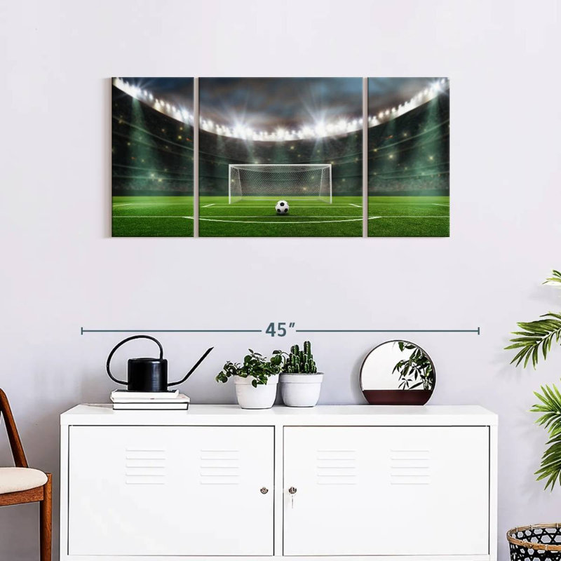 «Soccer Ball In The Stadium», reproduction d'art sur toile, H 18 po x l 39 po x P 1,25 po