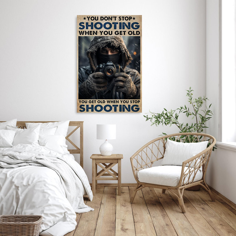 «Hironobu You Get Old When You Stop Shoot 1», impression sur toile, H 36 po x l 24 po x P 1,25 po