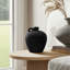 Vase en terre cuite avec poignée décorative moderne