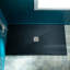 Base de douche à drain zéro avec seuil central Lyon, L 60 po x l 36 po Lyon, plaque de drain décorative assortie et bride de carrelage, accès pour fauteuil roulant, profil bas-114867578