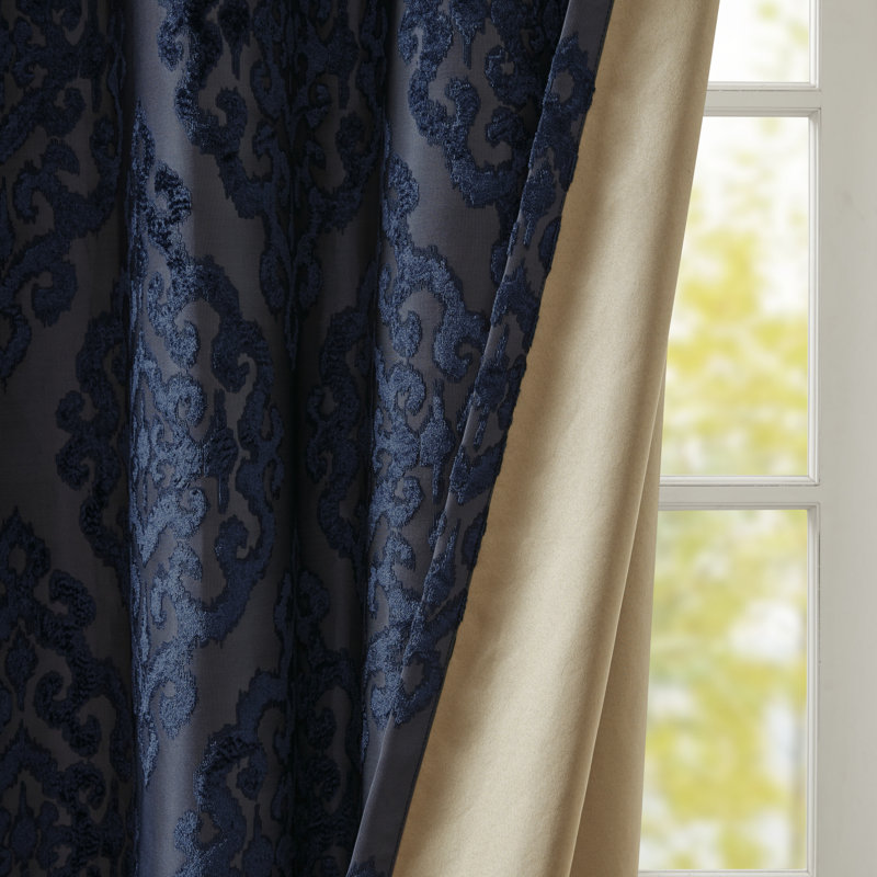 Panneau de rideau simple occultant et isolant à motif damassé avec œillets Mirage, l 50 po x L 95 po, Bleu marine