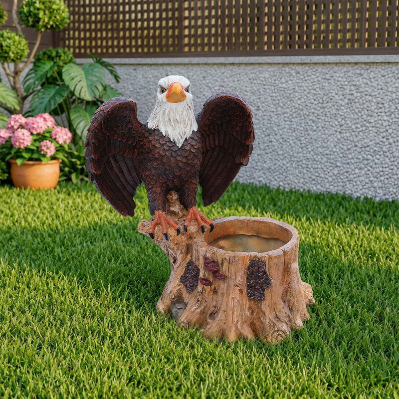 Pot à fleurs sur une souche d'arbre Majestic Eagle avec des ailes déployées - Pot de fleurs décoratif en polyrésine durable pour patio et pelouse - Cadeau de décoration unique