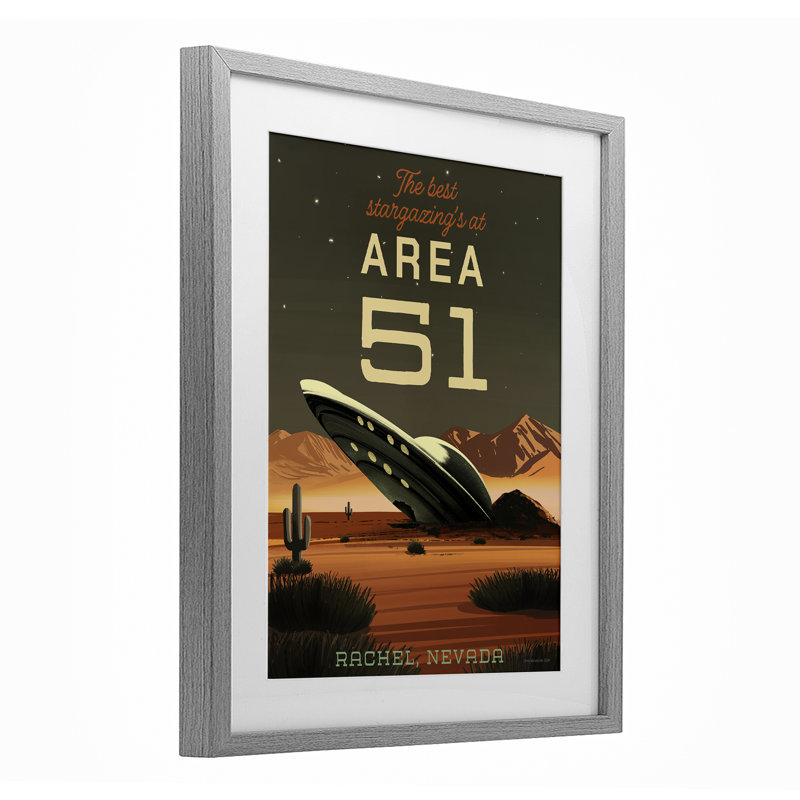 Stargazing Zone 51, reproduction encadrée sous verre, design par Omar Escalante, H 21 po x l 17 po, Cadre de ferme gris