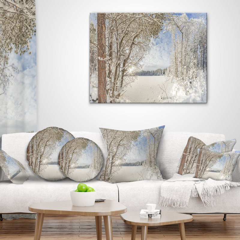 Coussin Printed Lake in Winter Woods, 16 po x 16 po, Coussin décoratif