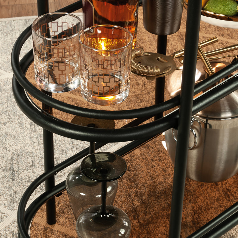 Chariot-bar moderne noir avec tablettes en verre teinté ambré, convient à plusieurs espaces, cadre, facile à assembler, petites zones compactes, installation rapide et variée, serré