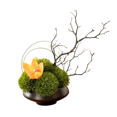 Composition florale artificielle d'orchidées Cymbidium orange, centre de table avec vase noir en forme de bol, branches sèches décoratives et boules de mousse, décoration de table pour salon, bureau, entrée.