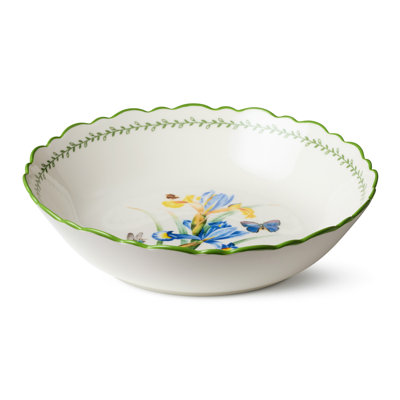 Bol de service en porcelaine de 13 pouces Mirabella, élégant bol floral léger avec papillons et garniture festonnée, parfait pour les salades, les pâtes, les fruits, les légumes, le divertissement de table et le style de table coordonné