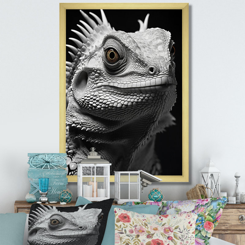 Portrait d'un reptile gris Monifa - impression, H 32 po x l 24 po x P 1 po, Toile avec cadre photo doré