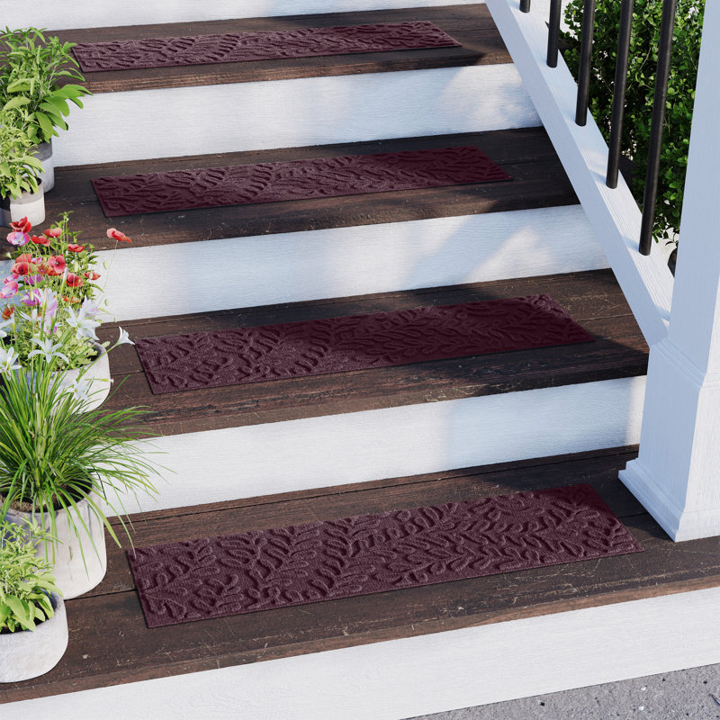 Ensemble de 4 marches d'escalier intérieur / extérieur 8,5 po x 30 po WaterHog® Boxwood, Bordeaux