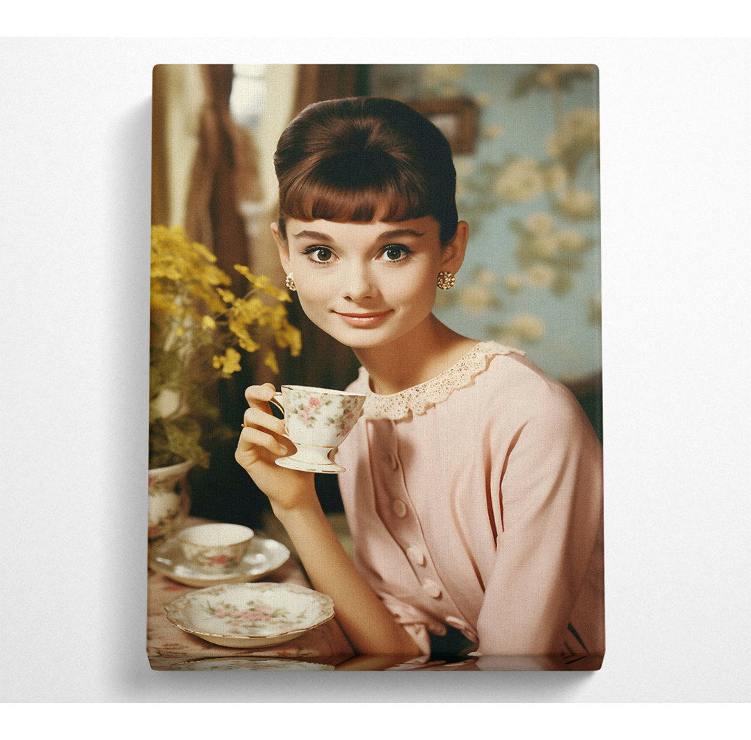 Audrey Hepburn Teetasse - Kunstdrucke auf Leinwand