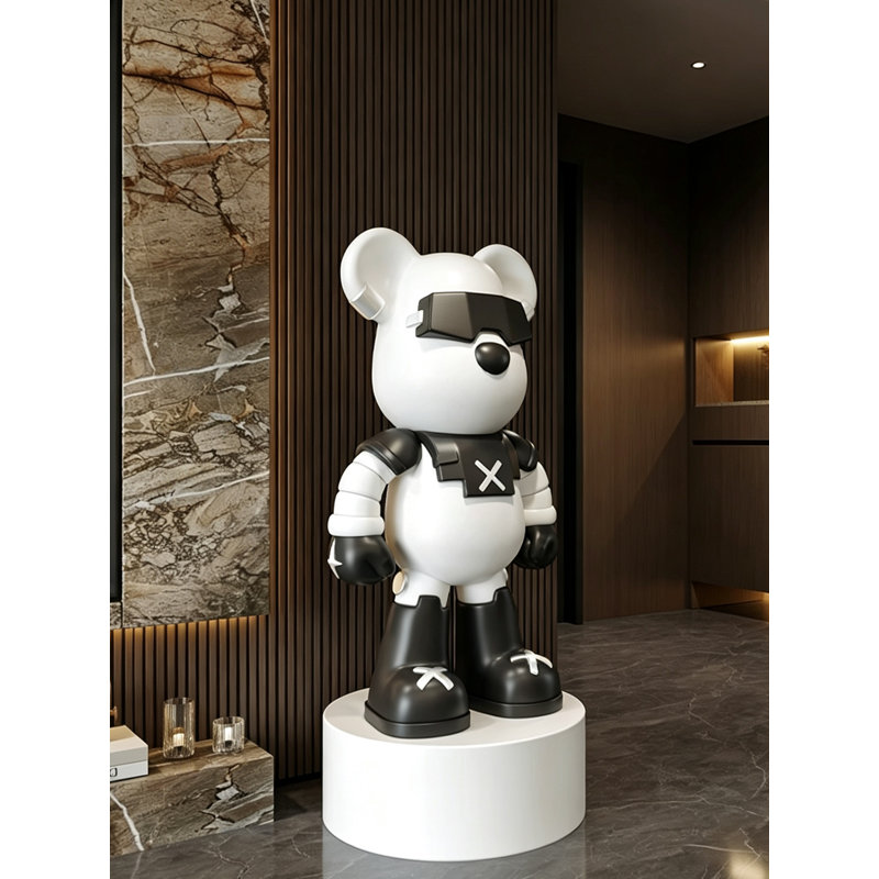 Statue d'ours streetwear stylée, corps massif et accents de croix, H 35,83 po x l 15,75 po x P 15,75 po, Blanc, 2