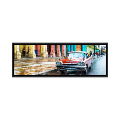 «Cuba Fuerte Collection Panoramic - Red Taxi of Havana» par Philippe Hugonnard, impression sur toile tendue