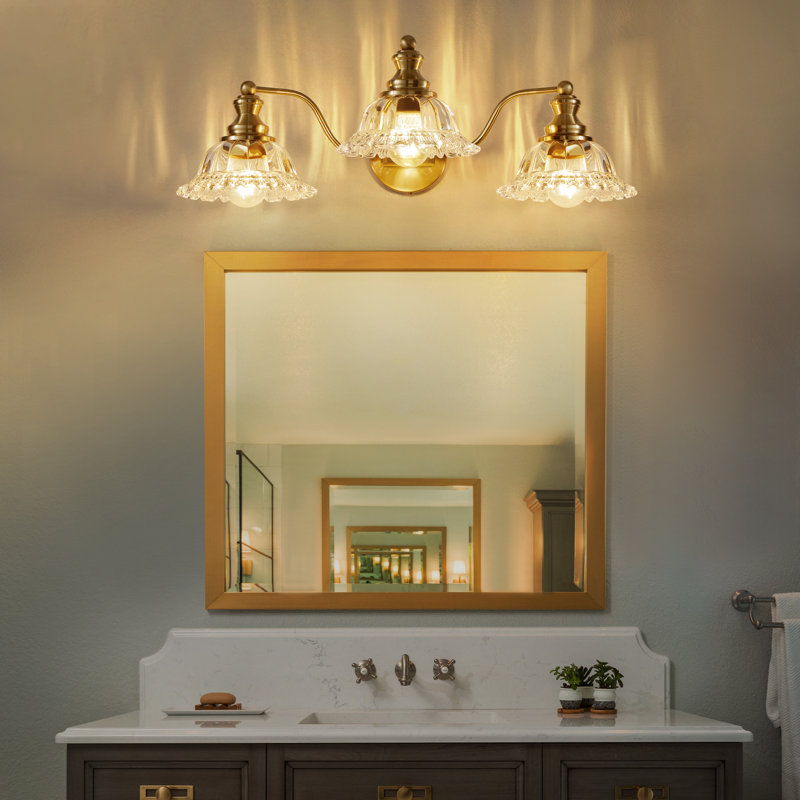 Éclairage de meuble-lavabo à 3 lumières à intensité variable avec abat-jour en verre, Laiton brossé, 3 Lights