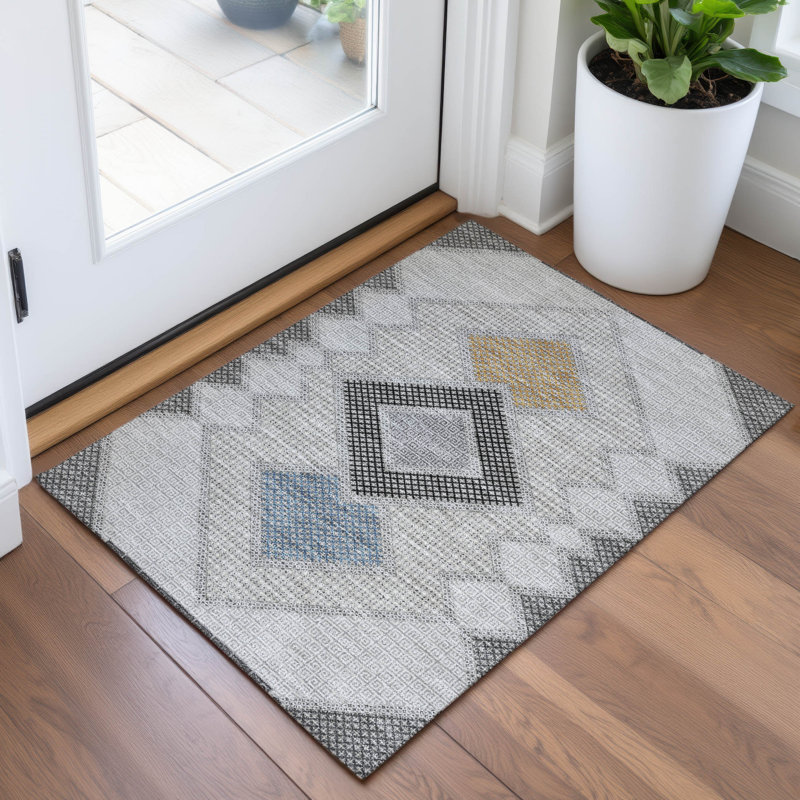 Tapis intérieur / extérieur gris lavable à la machine Xhevrie, Rectangle 1 pi 8 po x 2 pi 6 po