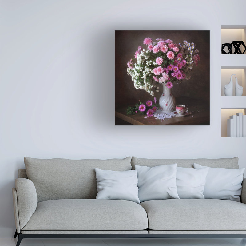 Œuvre sur toile, "Tatyana" avec un bouquet de chrysanthèmes, H 14 po x l 14 po