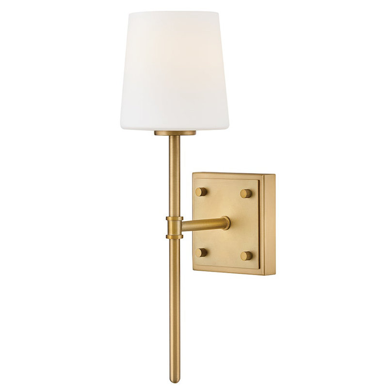 Saunders 1 - Light Wallchiere
