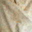 Tapis brun clair en cuir de vache fait à la main 6 pi x 7 pi