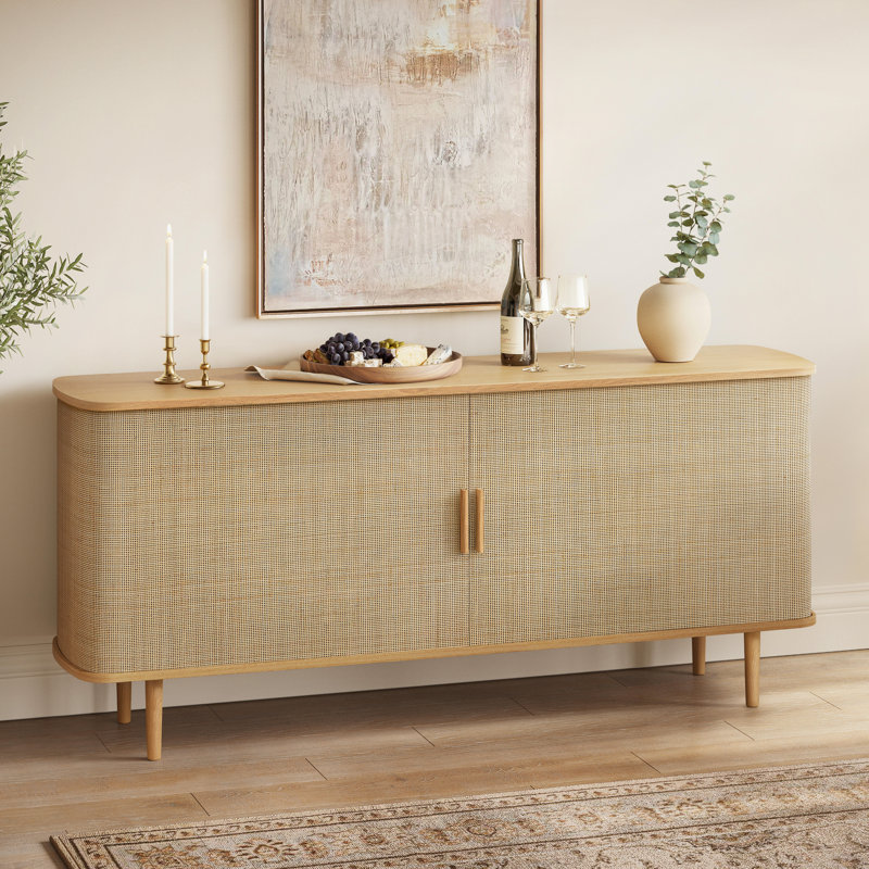 Buffet Savannah de 71 po en rotin entièrement assemblé avec portes coulissantes et tablettes réglables - Buffet Mid-Century moderne et crédence (chêne)