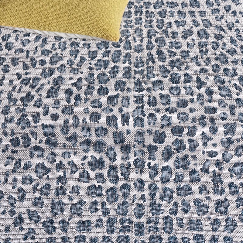 Tapis intérieur / extérieur ivoire / bleu marine Tyron, Rectangle arrondi 6 pi 7 po x 9 pi 6 po