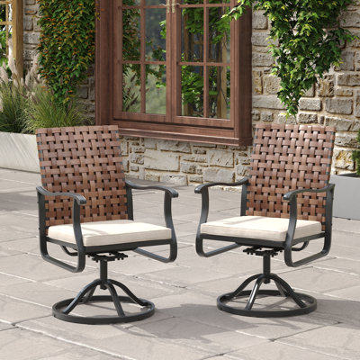 Chaise de patio pivotante en osier
