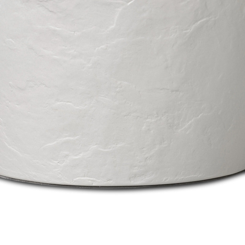 Jardinière Sighwarth - Béton blanc texturé, H 28 po x l 28 po x P 28 po