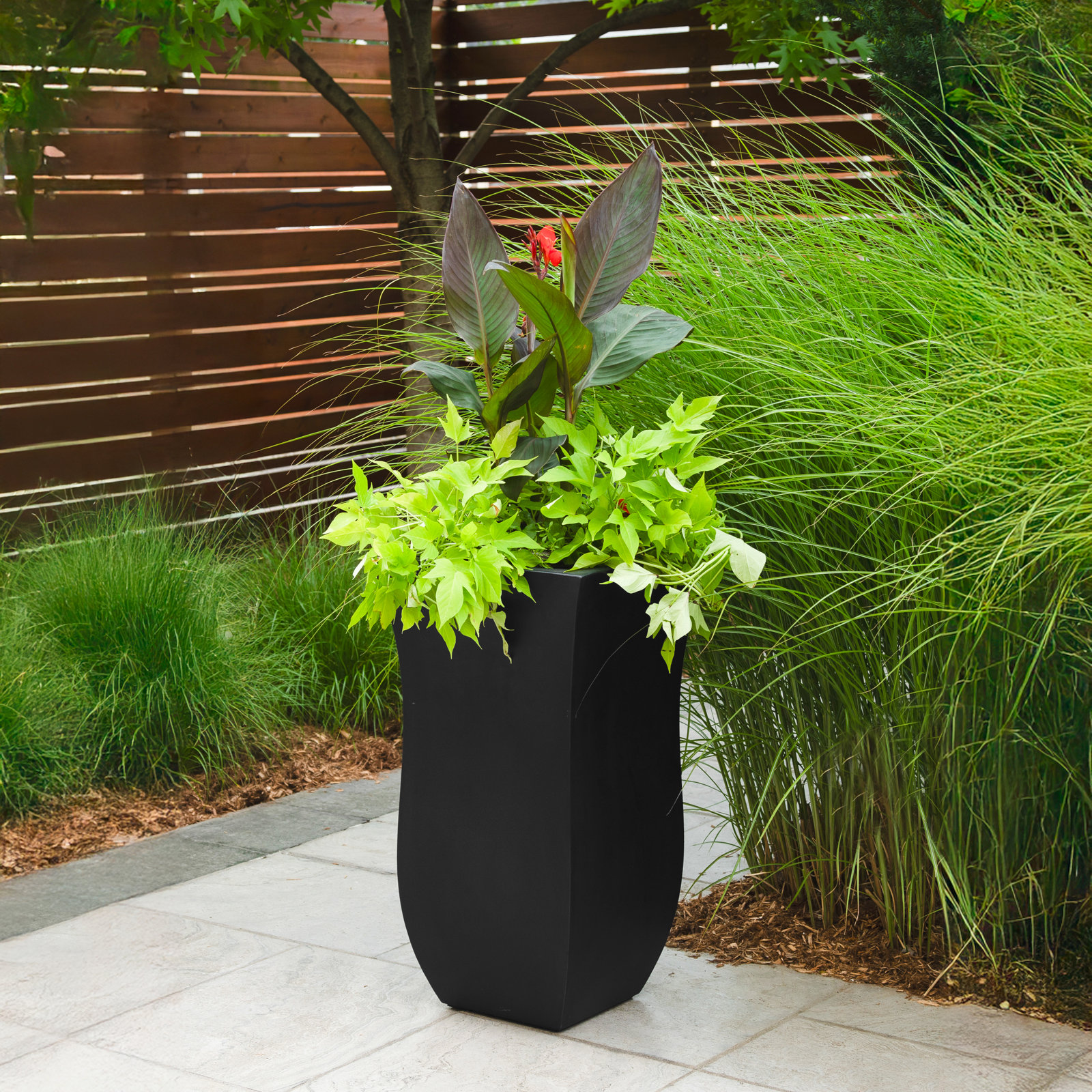Latonia 16" Pot Planter, Black, 1