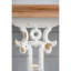 Console en bois blanc vieilli avec motif de volutes ornées pour le hall d'entrée et le décor du salon