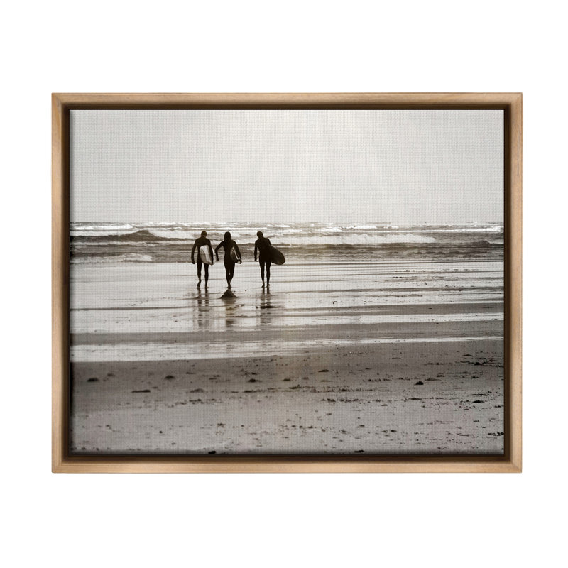 «Strolling Surfer Friends» sur, Cadre flottant orme Montalcino, H 25 po x l 31 po