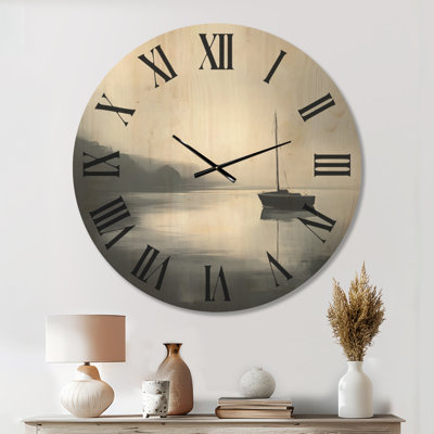 Horloge murale ronde Silent Harbor Sail - Grise, style nautique, imprimée sur bois