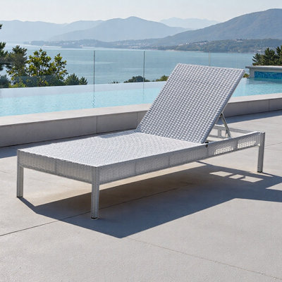 Outdoor beach courtyard leisure recliner