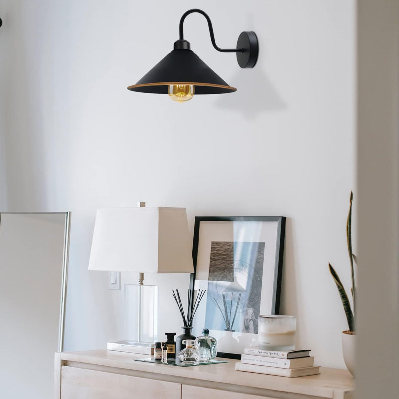 Armed Sconce, Black Gold Line