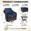 Ensemble de patio extérieur 5 pièces Alderwood en résine tressée PE, comprenant des chaises pivotantes, des poufs et une table d'appoint avec coussins bleus.-736265054